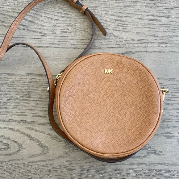 Michael Kors Brown canteen Circle Crossbody Bag - Picture 2 of 10